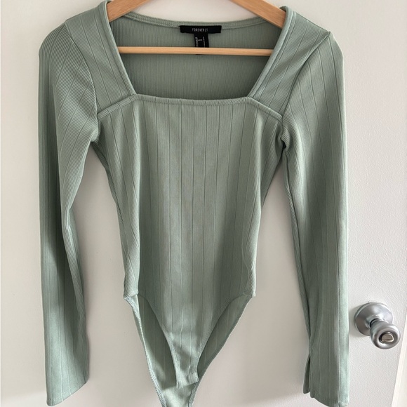 Forever 21 Green Ribbed Fitted Bodysuit - Picture 1 of 4